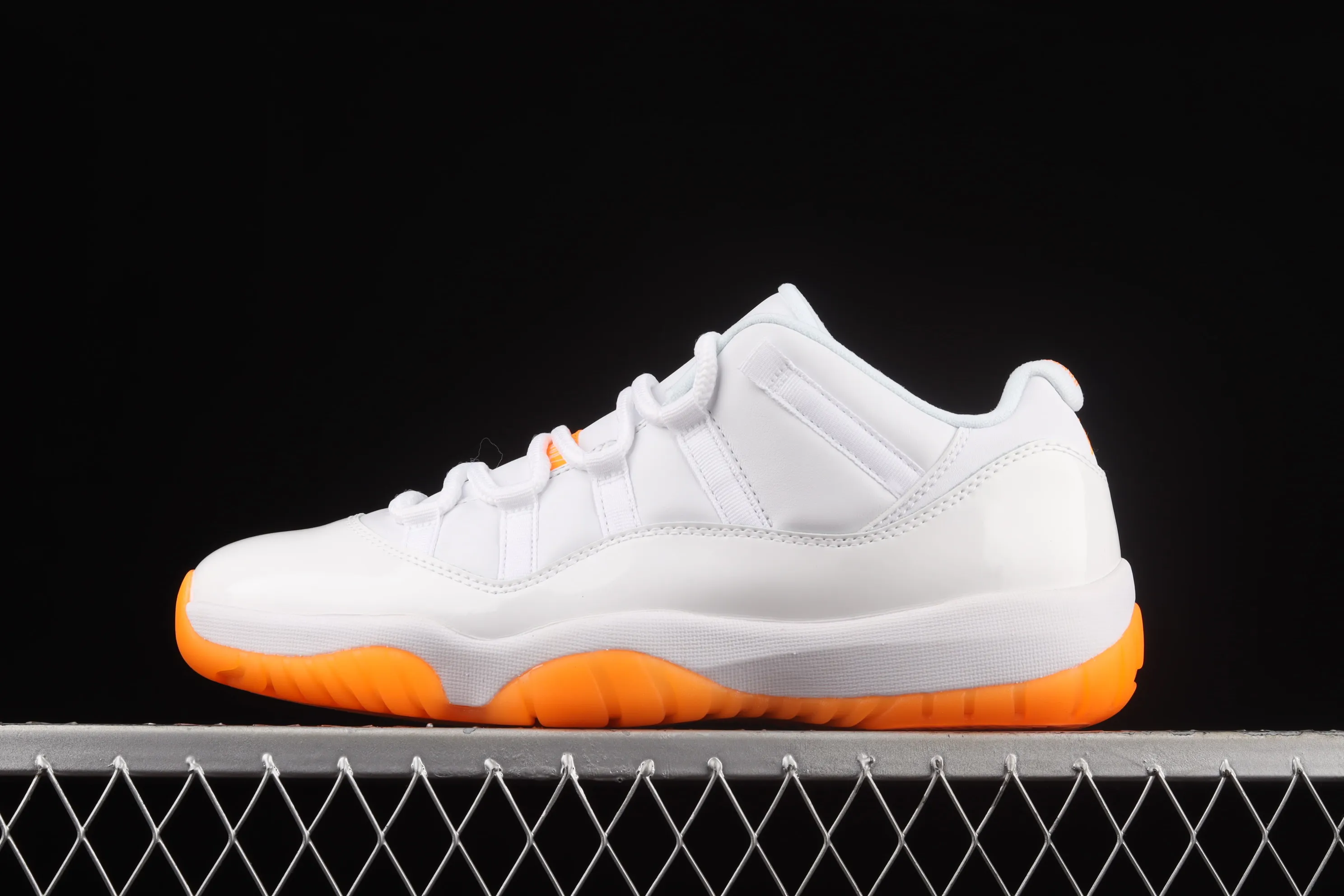 All categories Air Jordan Jordan series basketball shoes Air Jordan 11 Z version Air Jordan 11 Bright Citus AJ11 Joe 11 white orange low-top basketball shoes first layer genuine carbon AH7860-139